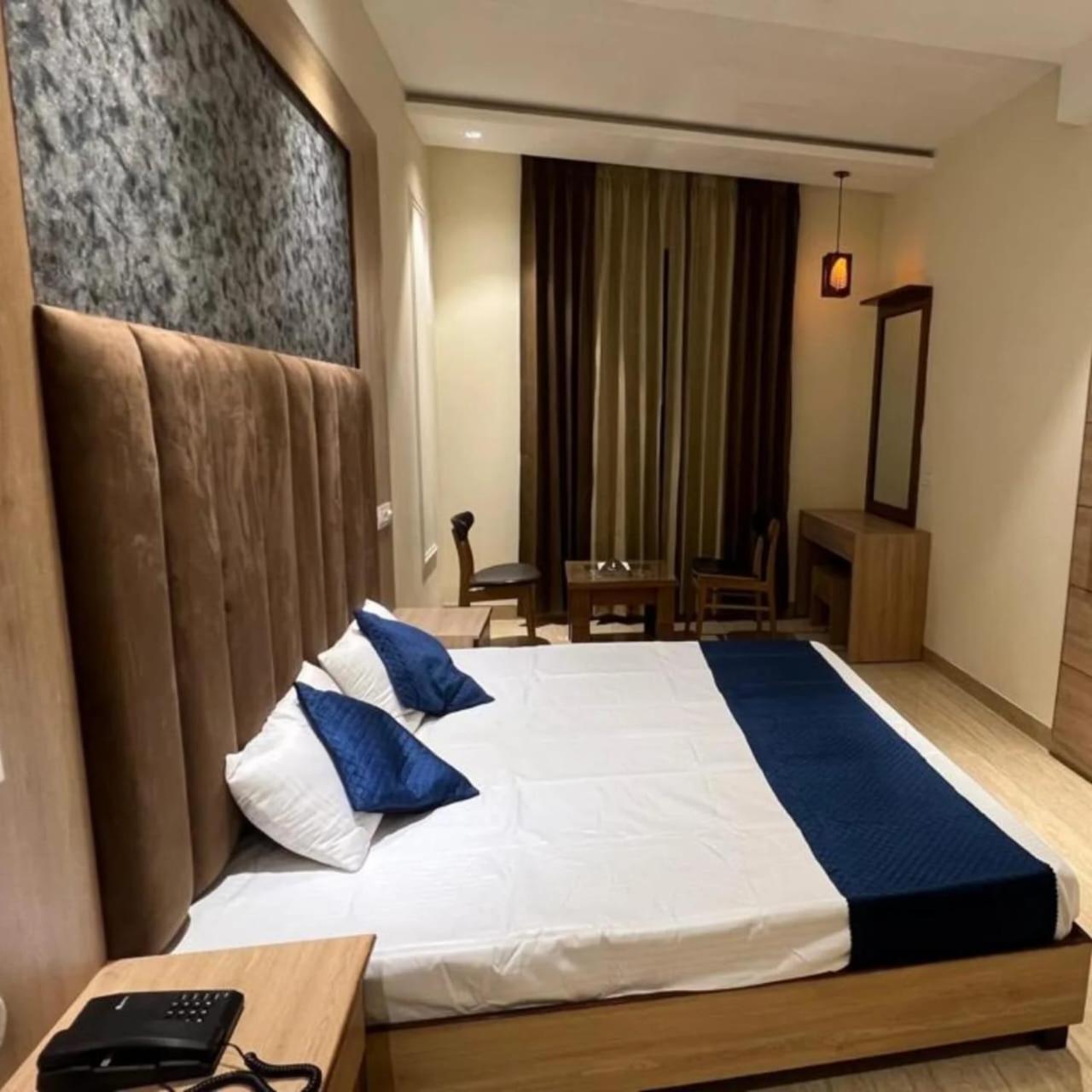 The Hotel Soho Zirakpur Eksteriør billede